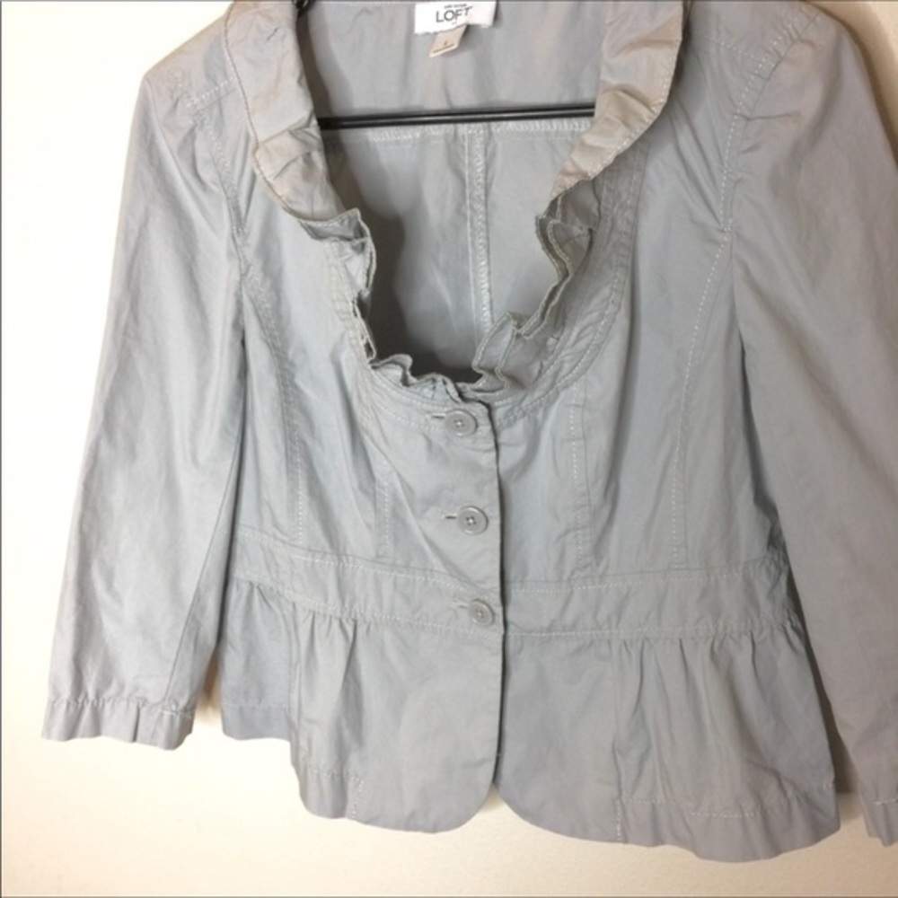 Loft Light Gray Ruffle Button Blazer Size 4 - Picture 4 of 5